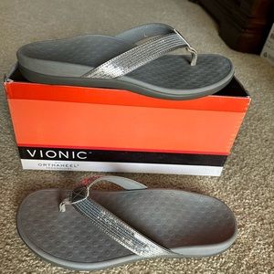 Vionic Tide Sequins size 11 Silver